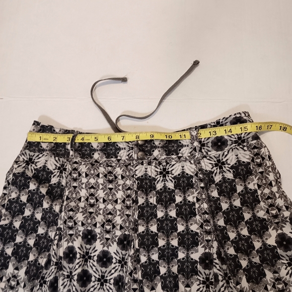 ATHLETA grey graphic print skort, 6 - Picture 13 of 14